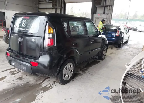 2010 Kia Soul z USA, uszkodzony, nr VIN KNDJT2A11A7195341